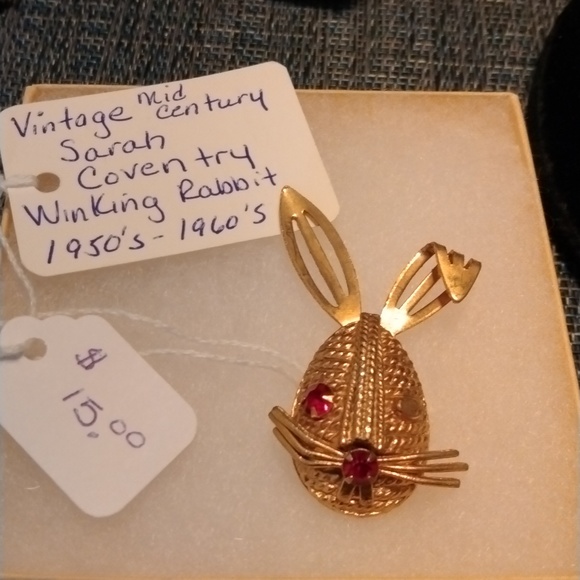 Vintage Sarah Coventry winking rabbit - Picture 3 of 3